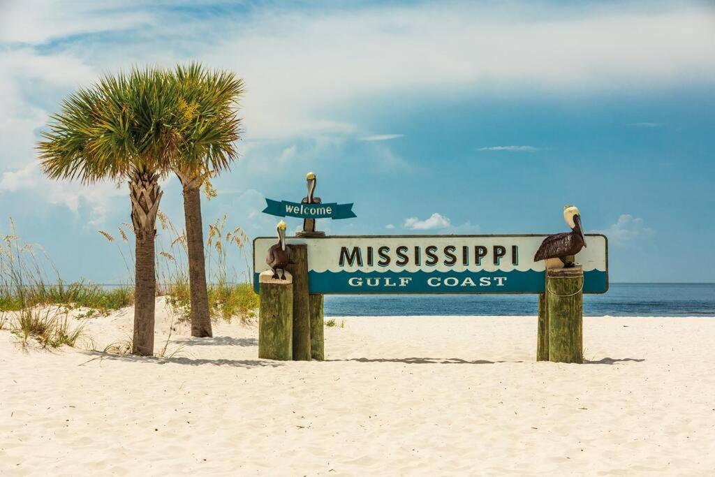 White Sand Getaway Steps From Beach Gulfport Exterior photo